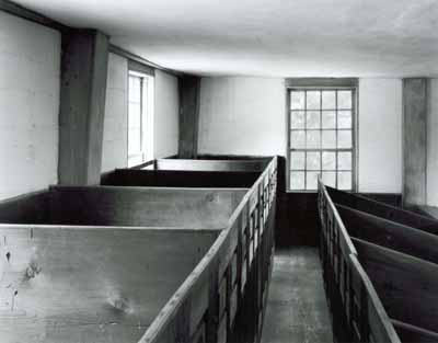 114dd_waldoboro_2_windows_pews_upstairs