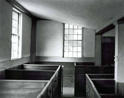 114f_waldoboro_pews_2_windows_downstairs